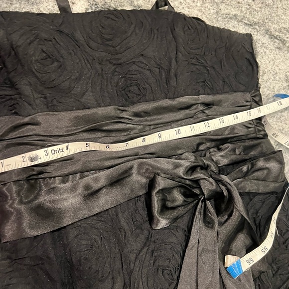 Size 12 Kathy Roberts Knee Length Formal Black Dress with Bow and Roses pattern - Picture 5 of 8